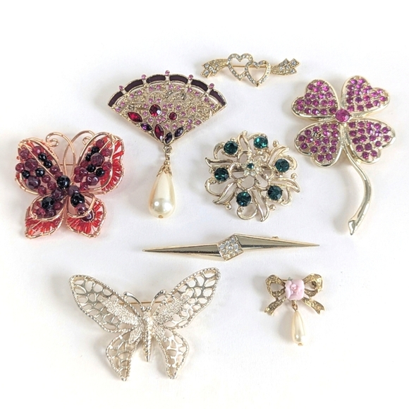 8pc Vintage Brooch Collection - Sarah Coventry, JJ Jonette & Unsigned Pieces - Picture 1 of 17